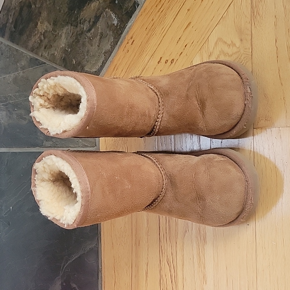 Toddler girl size 10 chestnut brown Ugg boots!